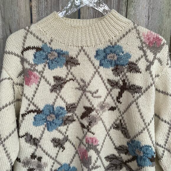 Vintage Jones New York 100% Pure Wool Hand Knit Sweater Floral Medium - Picture 3 of 7